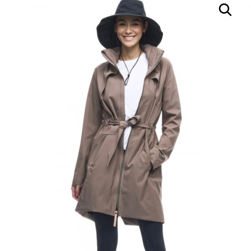 BNWT - Finola rain jacket by Indyeva - XL